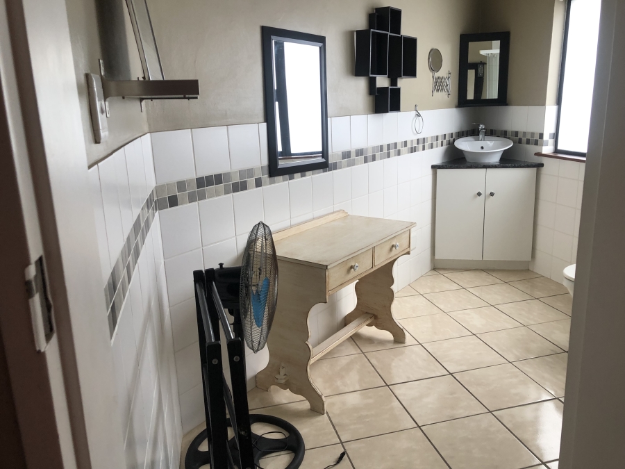 5 Bedroom Property for Sale in Strand North Western Cape